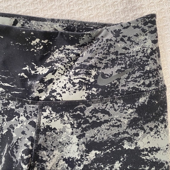 Nike Dri-Fit Black White Splatter Crop Leggings - Picture 2 of 8